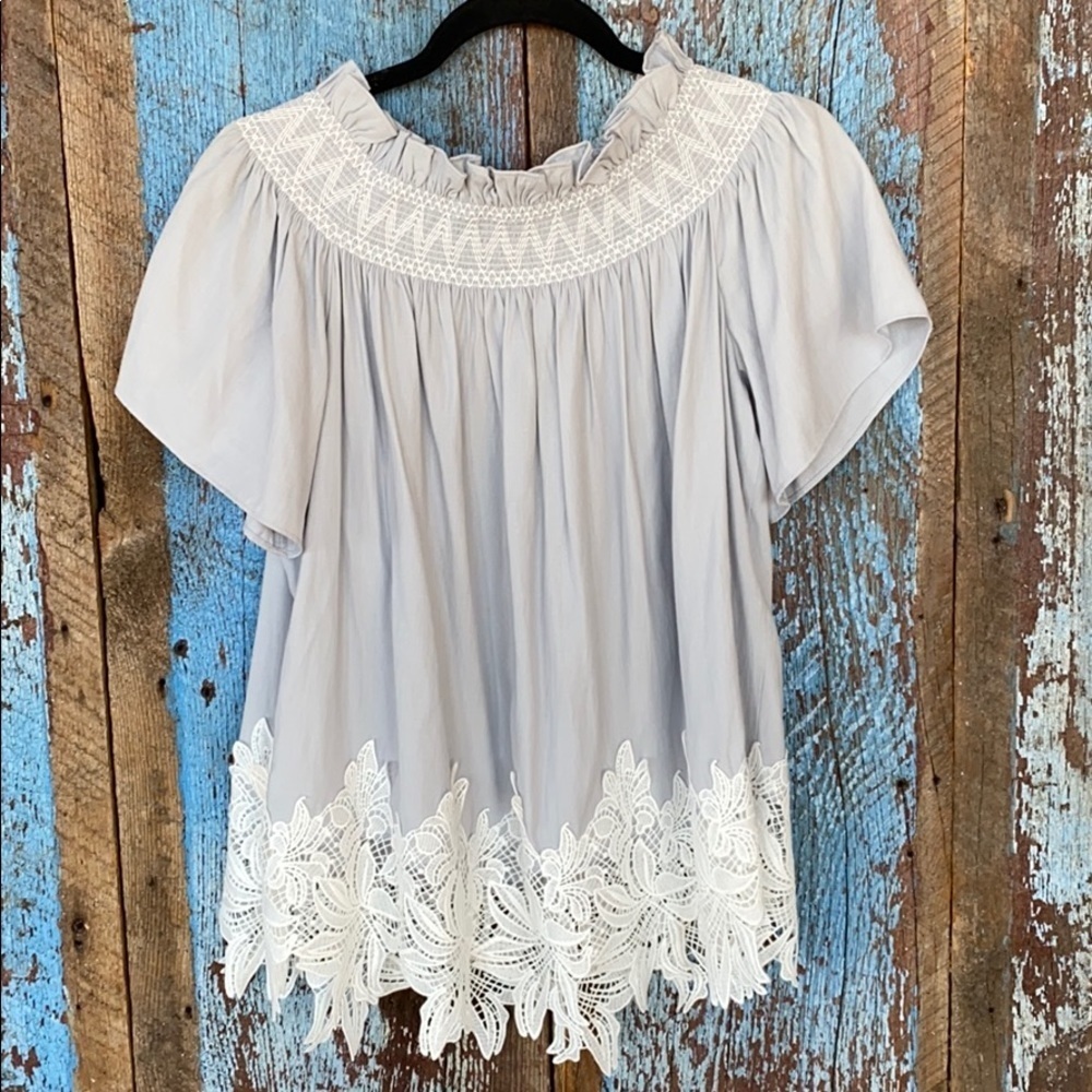 Gianni Bini Light Gray Peasant Top w/ Lace Trim - Picture 5 of 5